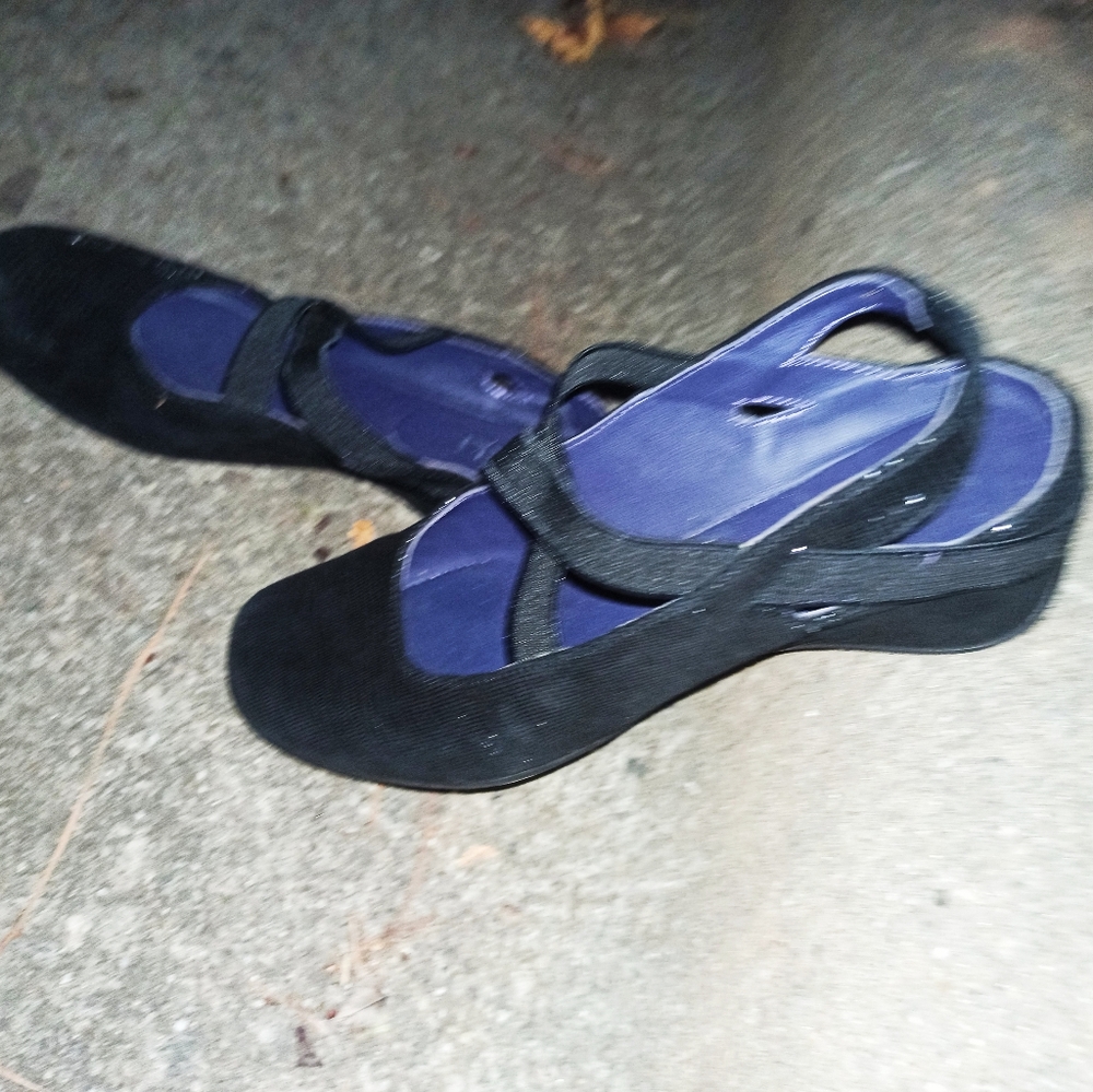 Van Eli Marjory Low heel crisscross slingbacks (EUC)